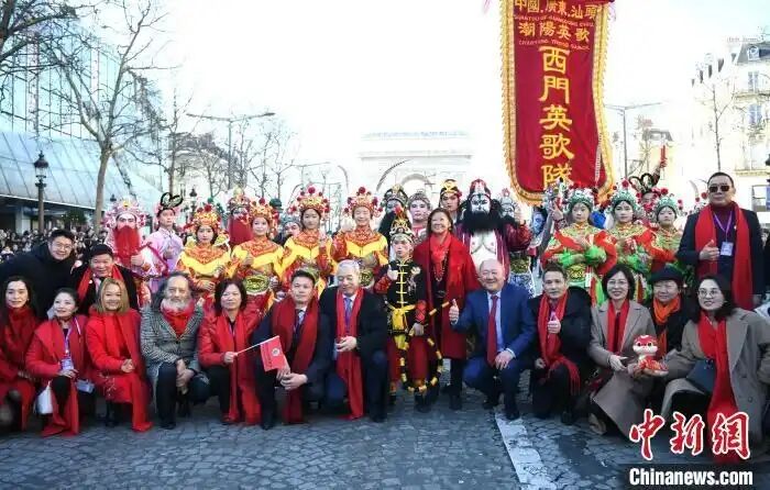 廣東汕頭英歌舞亮相法國巴黎、里昂歡慶中國春節