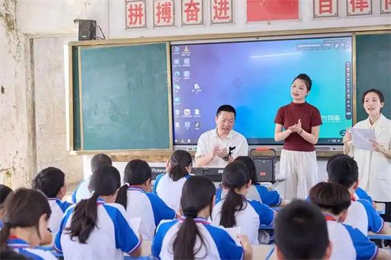 “燃星計(jì)劃”助力百千萬工程公益音樂課堂走進(jìn)汕尾海豐
